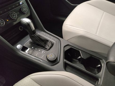 Used 2021 Volkswagen Tiguan SEL AWD/4WD image 26