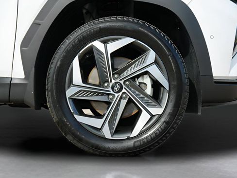 Certified 2024 Hyundai Tucson Limited AWD/4WD image 9