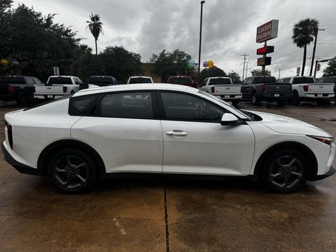 Used 2025 Kia K4 LXS image 5