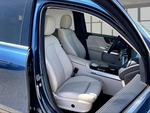 Used 2023 Mercedes-Benz GLB 250 4MATIC image 7