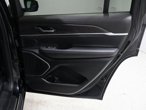 Used 2022 Jeep Grand Cherokee L Limited image 20