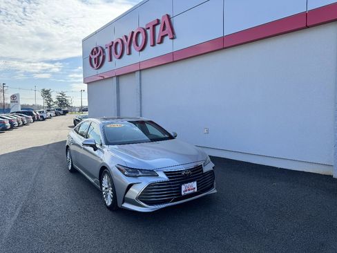 Used 2019 Toyota Avalon Limited FWD image 1