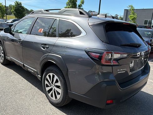 Used 2025 Subaru Outback Premium AWD/4WD image 10