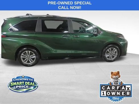 Used 2025 Toyota Sienna Limited image 4