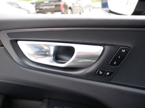Certified 2025 Volvo XC60 B5 Plus AWD/4WD image 17