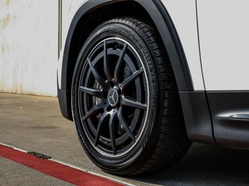 Used 2021 Mercedes-Benz GLB 35 AMG GLB 35 AMG image 46