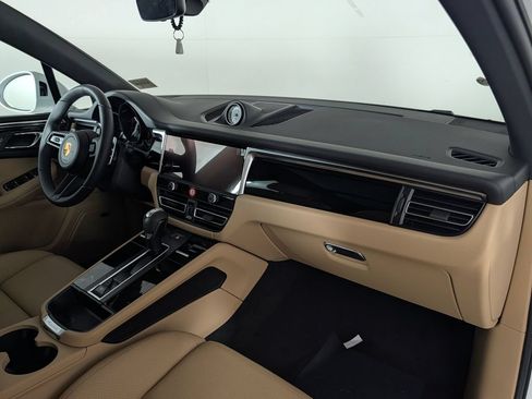 New 2026 Porsche Macan AWD/4WD image 17