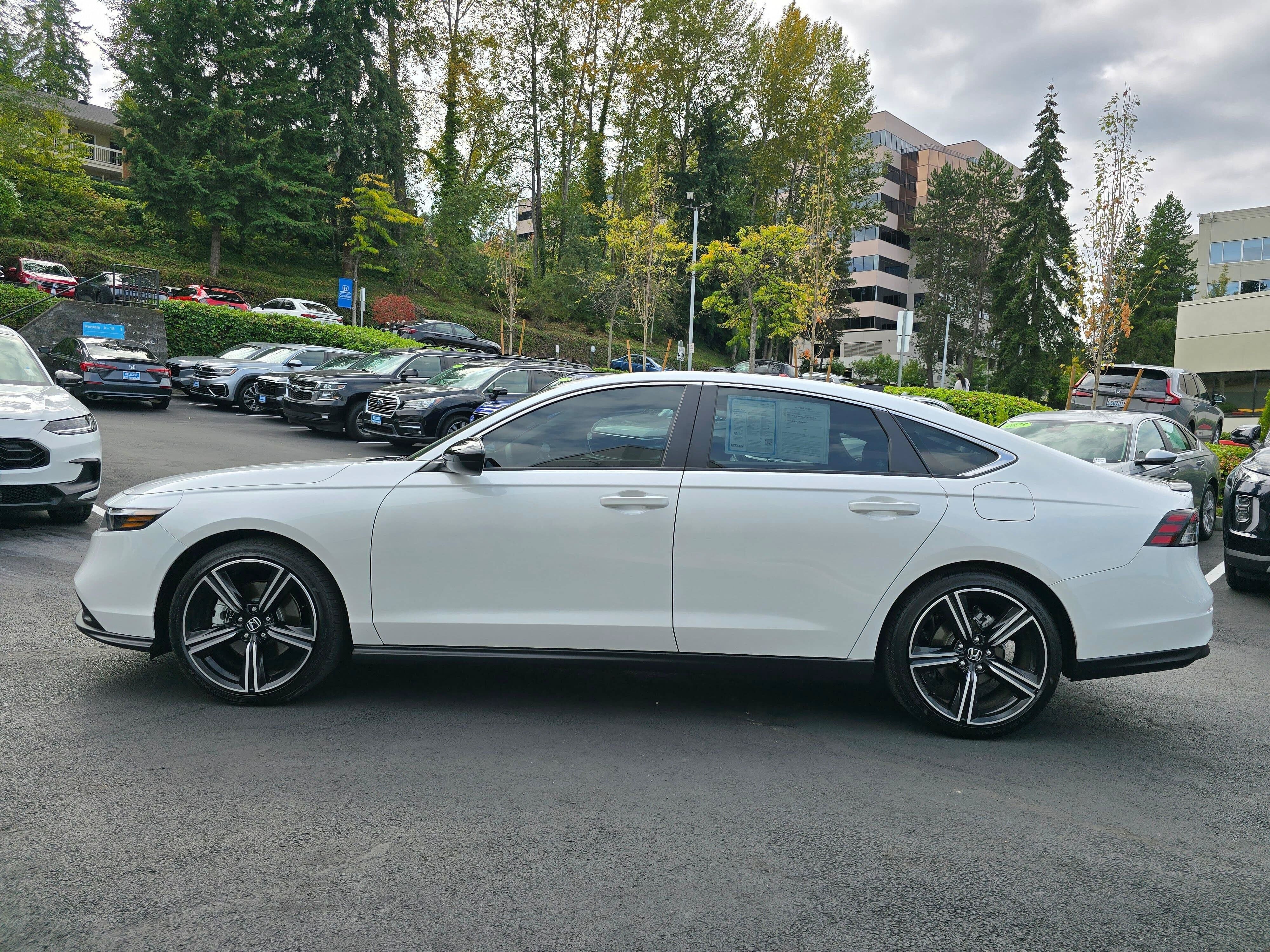Used 2025 Honda Accord Sport image 8