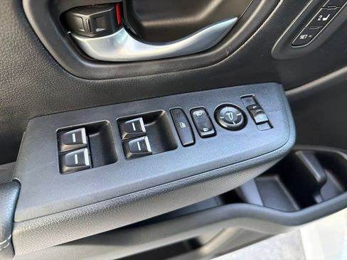 Used 2025 Honda Pilot EX-L image 7