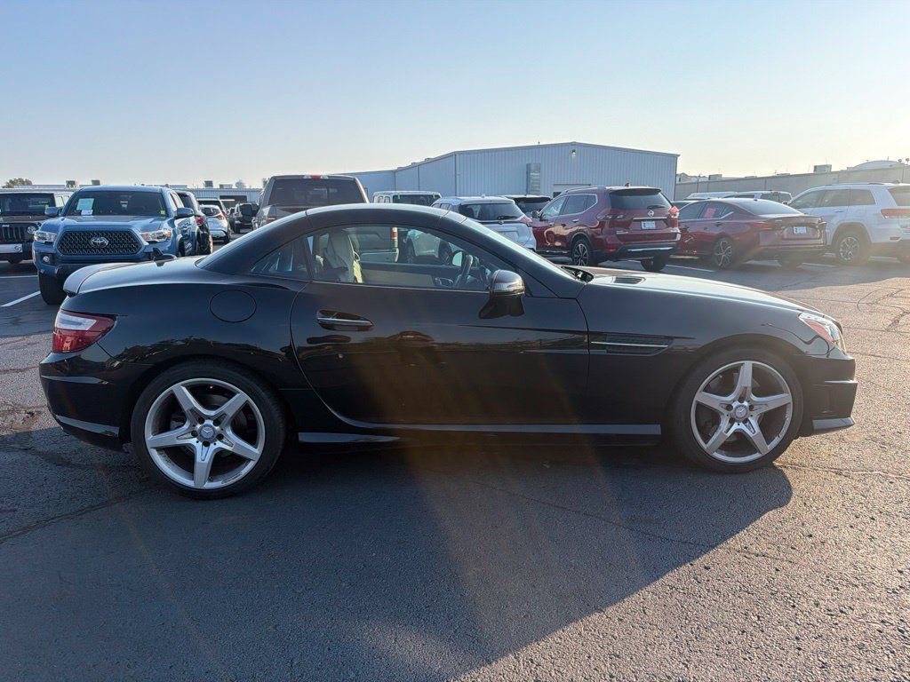 Used 2014 Mercedes-Benz SLK 350 image 4
