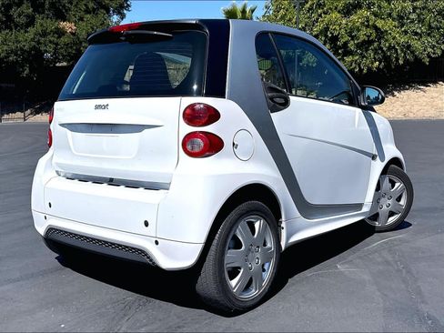 Used 2015 smart fortwo pure RWD image 2