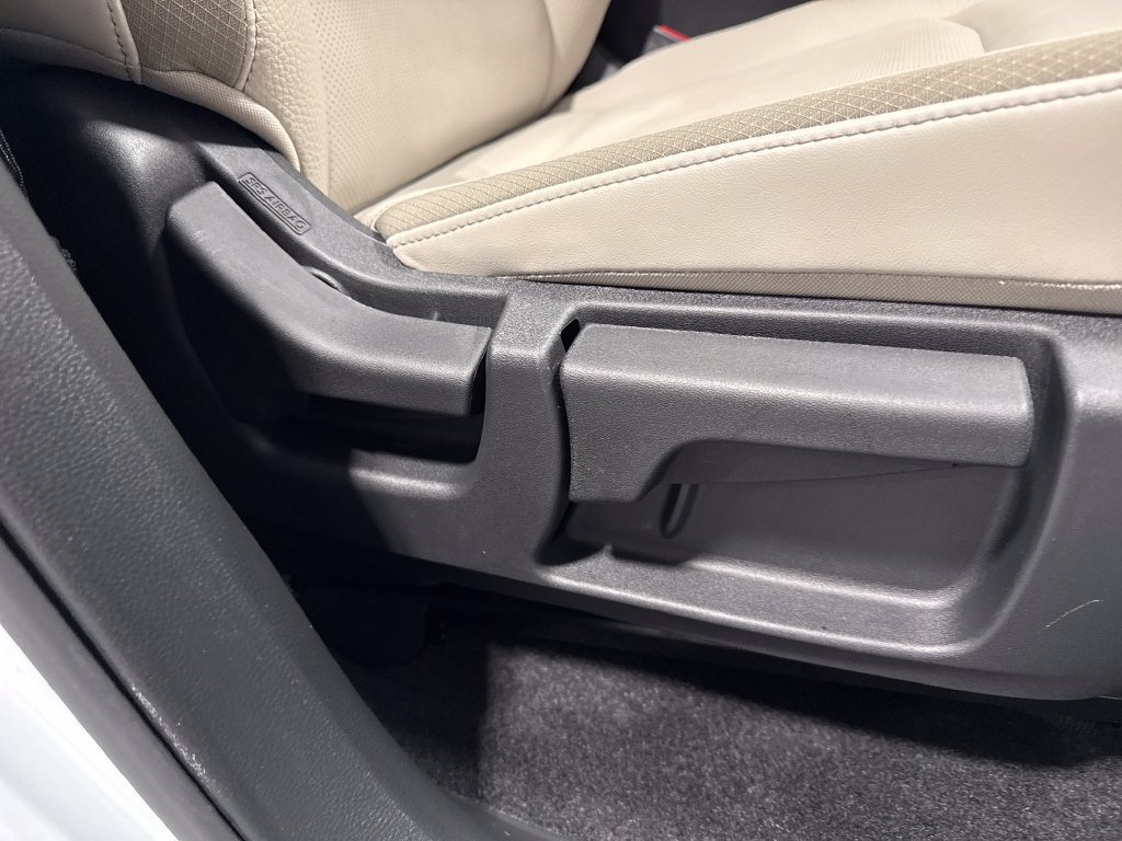 Used 2026 Nissan Pathfinder SL FWD image 34