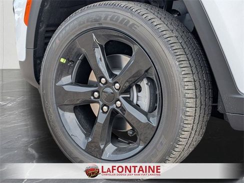 New 2025 Jeep Grand Cherokee Altitude image 31