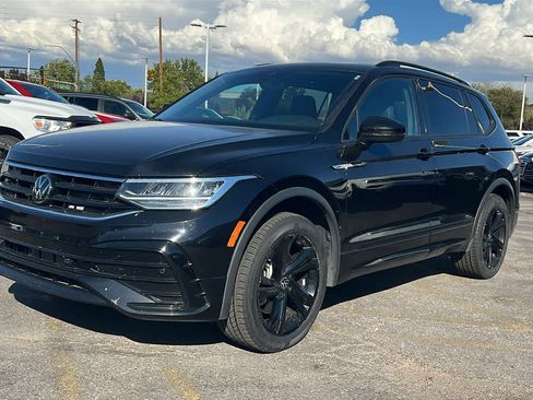 Certified 2024 Volkswagen Tiguan SE R-Line AWD/4WD image 1