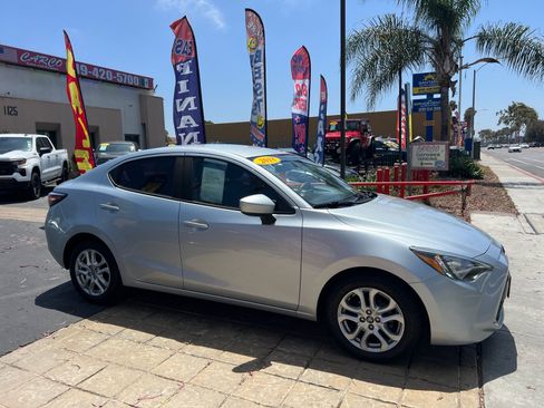 Used 2018 Toyota Yaris iA FWD image 9