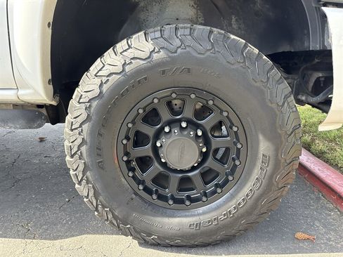 Used 2005 GMC Sierra 2500 SLE w/ Skid Plate Package AWD/4WD image 15