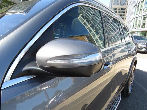 Used 2024 Mercedes-Benz GLS 450 4MATIC image 30