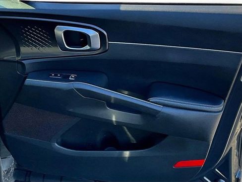 Used 2021 Kia Sorento LX image 21