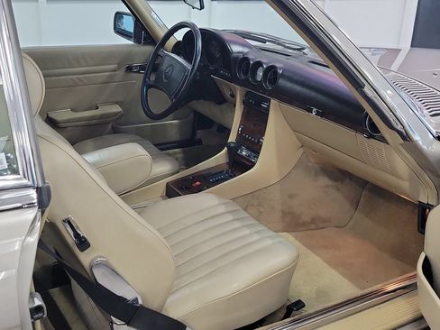 Used 1988 Mercedes-Benz 560 SL image 10