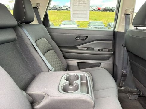 Used 2024 Nissan Pathfinder SV AWD/4WD image 32