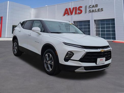 Used 2025 Chevrolet Blazer LT FWD image 9