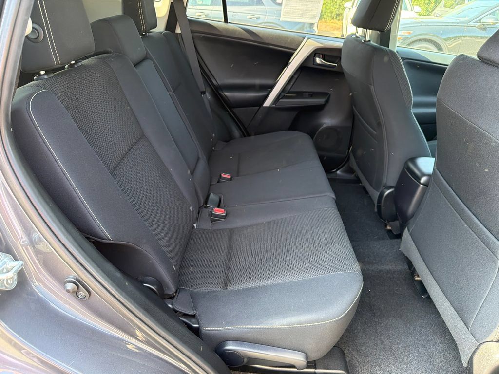 Used 2016 Toyota RAV4 XLE AWD/4WD image 17