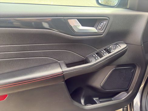 Used 2024 Ford Escape ST-Line image 6