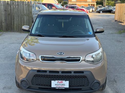 Used 2015 Kia Soul + FWD image 4