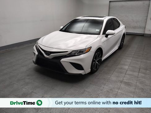 Used 2020 Toyota Camry SE w/ Convenience Package FWD image 1