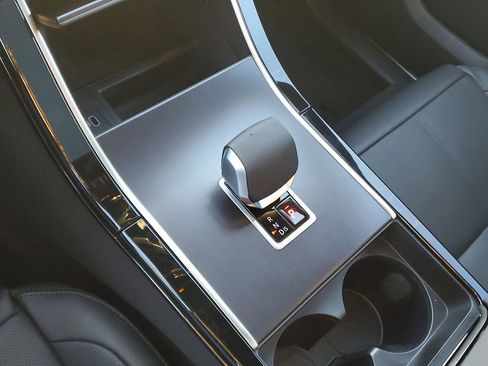 New 2026 Land Rover Range Rover Velar Dynamic SE image 24