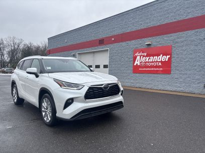 Used 2024 Toyota Highlander Limited