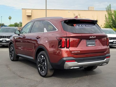 Certified 2025 Kia Sorento S w/ Panoramic Sunroof Package FWD image 8