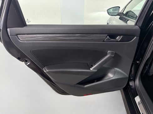 Used 2021 Volkswagen Passat 2.0T R-Line image 26