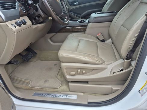 Used 2018 Chevrolet Suburban LT image 14
