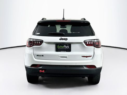 Used 2025 Jeep Compass Trailhawk AWD/4WD image 7