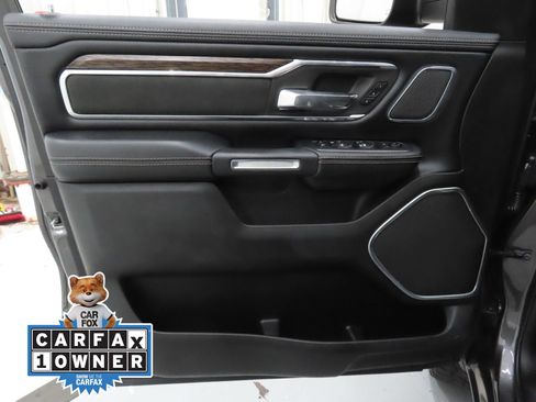 Used 2019 RAM 1500 Laramie AWD/4WD image 10