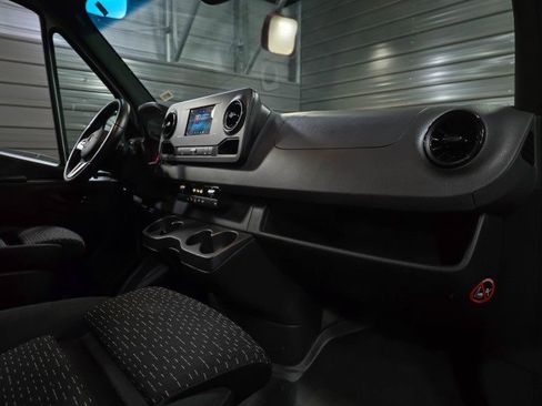 Used 2022 Mercedes-Benz Sprinter 2500 image 15