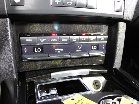 Used 2013 Mercedes-Benz E 350 Sedan image 33