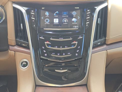 Used 2016 Cadillac Escalade Platinum AWD/4WD image 32