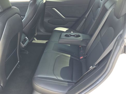 Used 2018 Tesla Model 3 Long Range RWD image 18