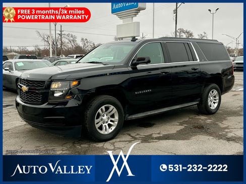 Used 2017 Chevrolet Suburban LT image 3
