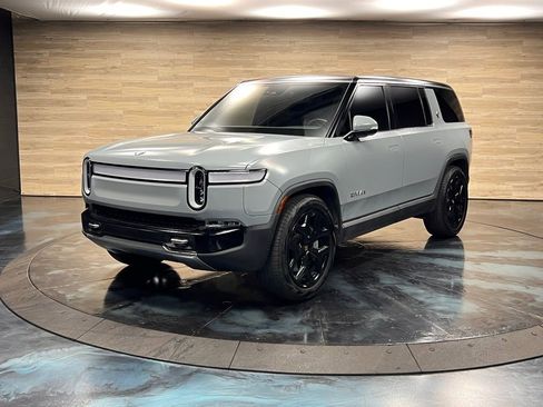 Used 2024 Rivian R1S Adventure image 6