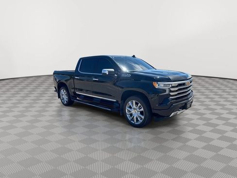 Used 2024 Chevrolet Silverado 1500 High Country w/ High Country Premium Package AWD/4WD image 2