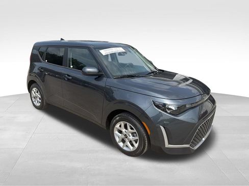 Used 2025 Kia Soul LX w/ LX Technology Package FWD image 7