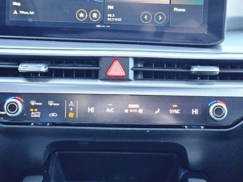 Used 2024 Kia Sorento S image 24