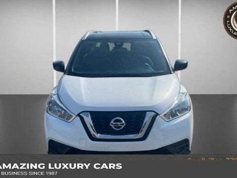 Used 2020 Nissan Kicks SV FWD image 1