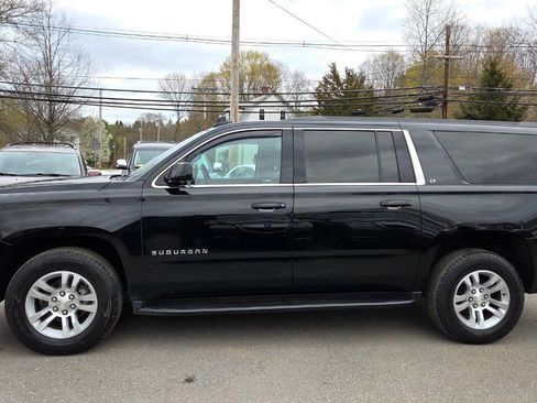 Used 2019 Chevrolet Suburban LT image 8