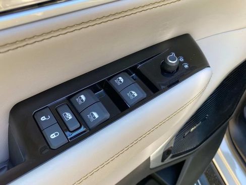 Used 2022 Jeep Wagoneer Series III w/ Premium Group I AWD/4WD image 14