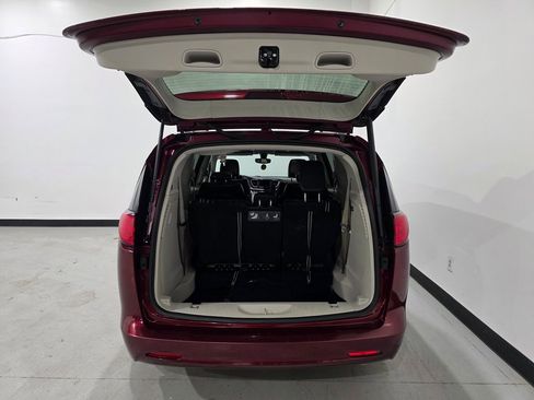 Used 2020 Chrysler Voyager Lxi image 29