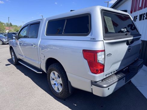 Used 2018 Nissan Titan SV w/ SV Convenience Package image 8